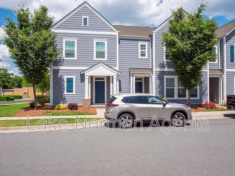 1034 Lyndon Station Dr — Photo 3