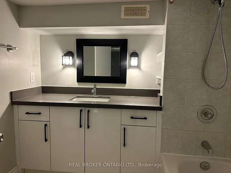 129 Wolseley St #BASEMENT — Photo 4