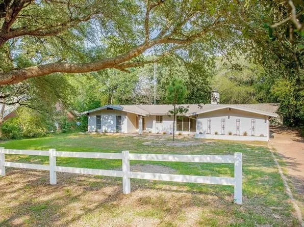 439 N Lone Star Ln, Lindale, TX 75771