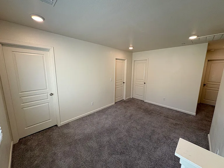 641 S Laguna St — Photo 35