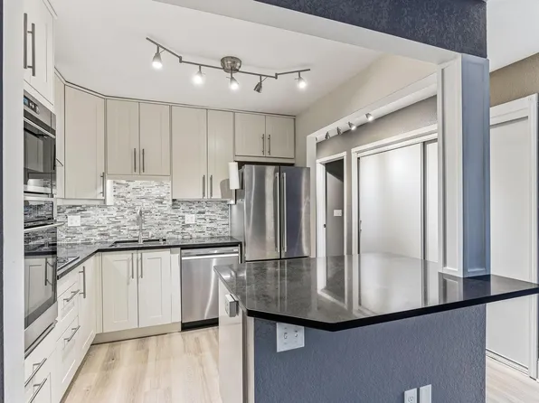 1700 Four Oaks Rd APT 331, Eagan, MN 55121