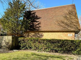 1672 2nd St APT 5, Highland Park, IL 60035