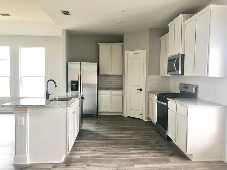 617 Harbor Oaks Dr — Photo 8