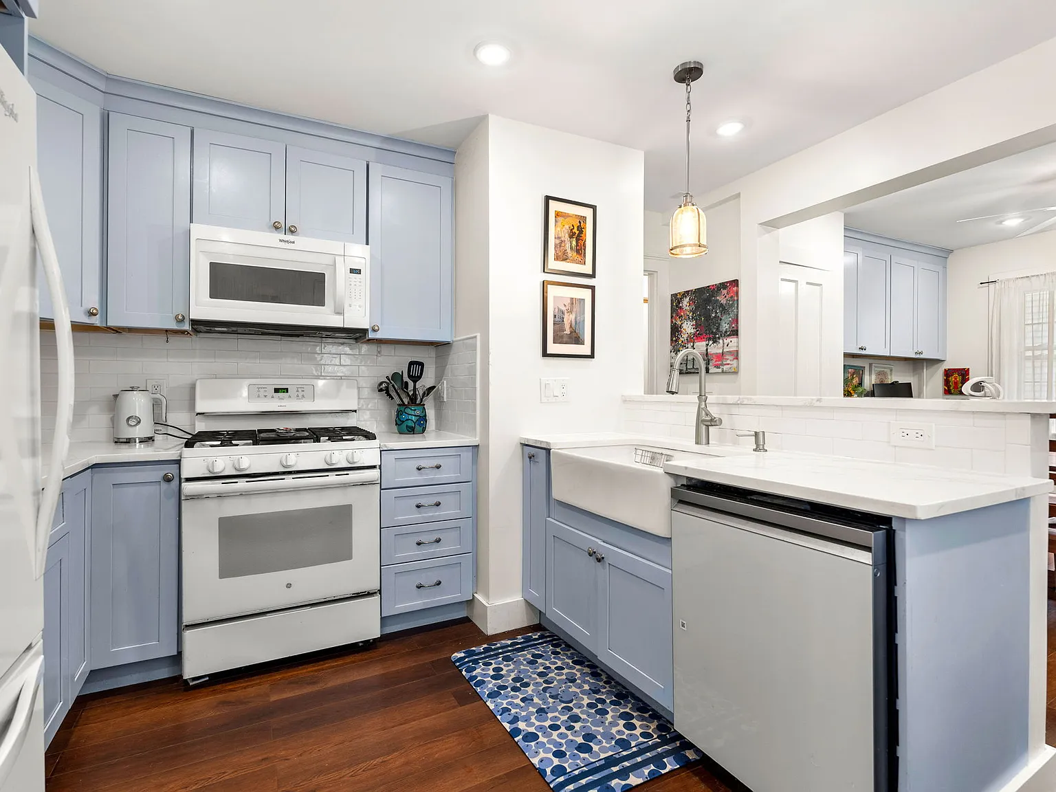 3 bed, 1117 sqft, $2,950 — Photo 2