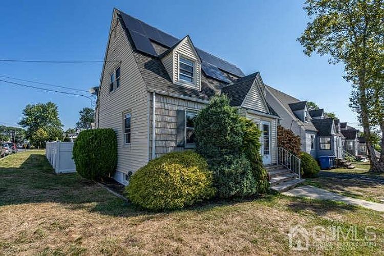 1st image of 80 Avenel St