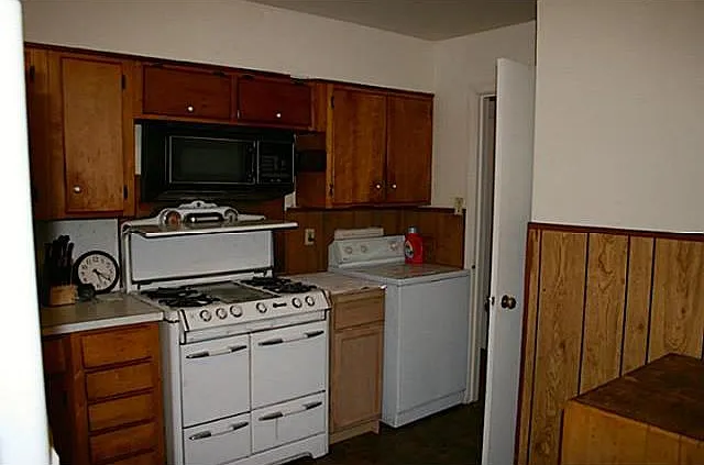 438 W Phillips Ct — Photo 4