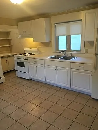 113 E Broadway #1 — Photo 1