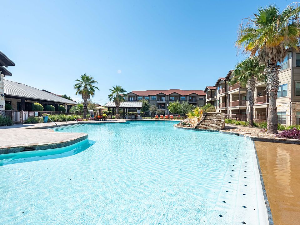 Resort Style Swimming Pool