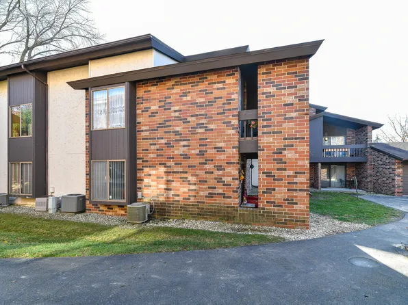 2460 W Good Hope Rd, Glendale, WI 53209