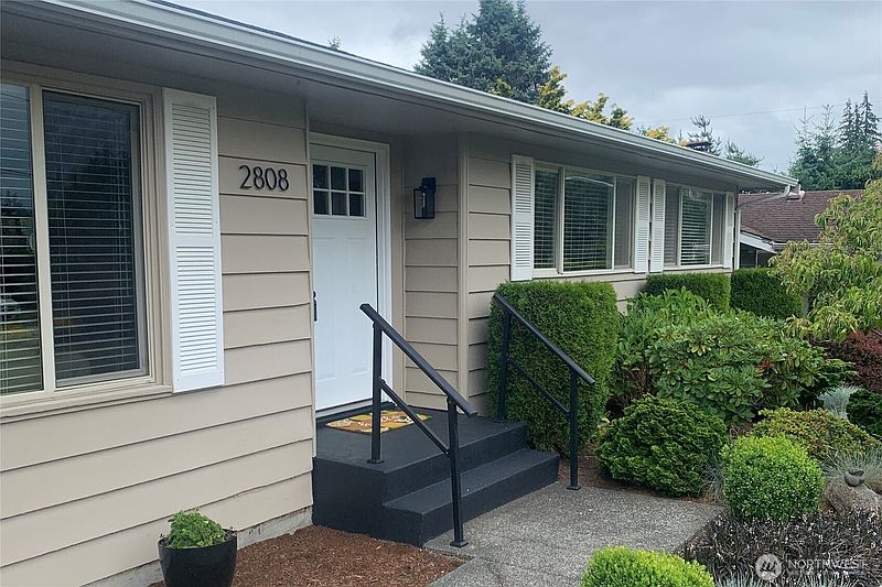 5th image of 2808 Azalea Place