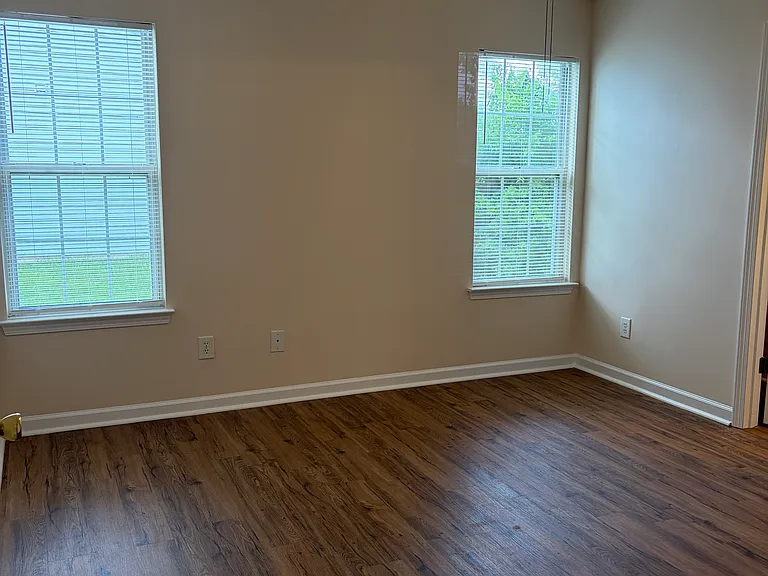 214 Bainbridge Cir — Photo 14