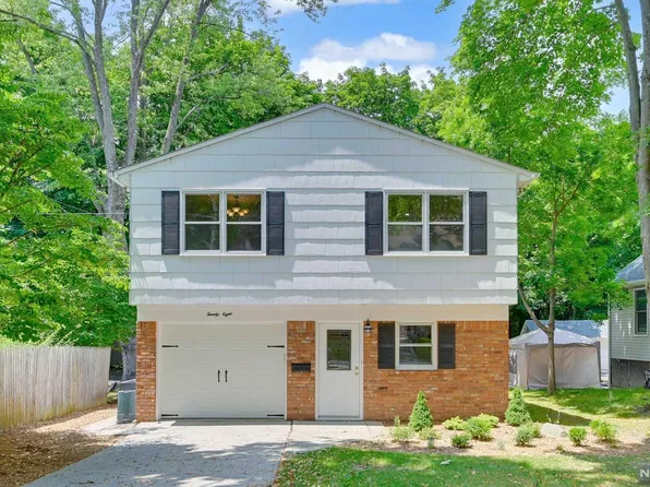28 S Maple Ave, Park Ridge, NJ 07656