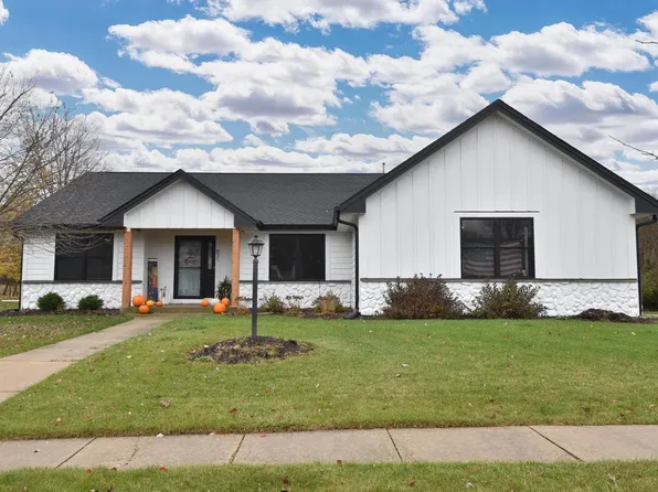 831 Shady LANE, Oconomowoc, WI 53066