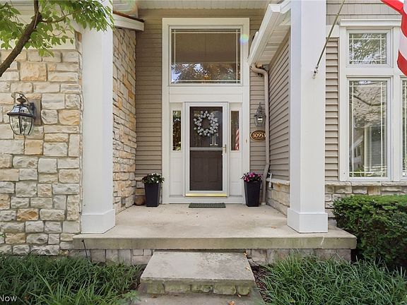 3rd image of 30953 Walden Dr