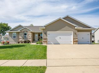 201 N Hillcrest Cir, Center Pt, IA 52213