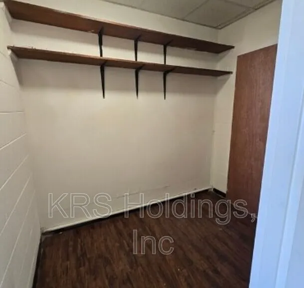 908 W Broad St — Photo 4