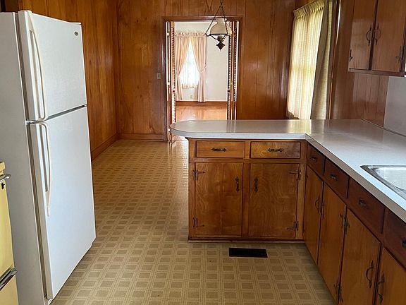 4th image of 1019 W Oak Hill Dr