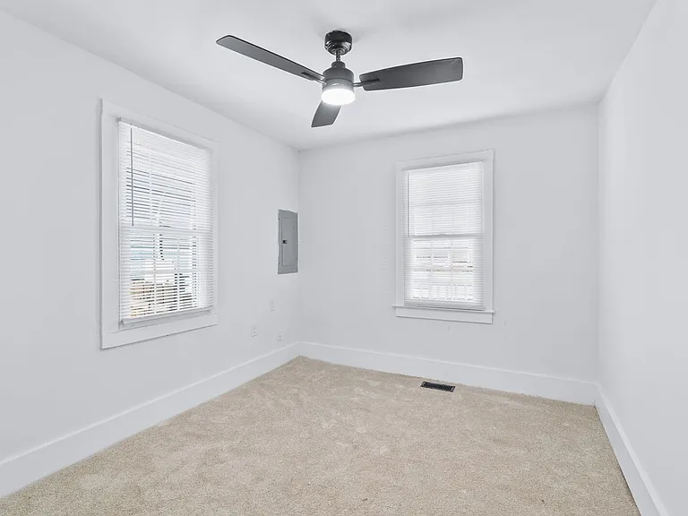 2207 Marshall Ave — Photo 32