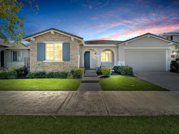 950 Pueblo St, Gilroy, CA 95020