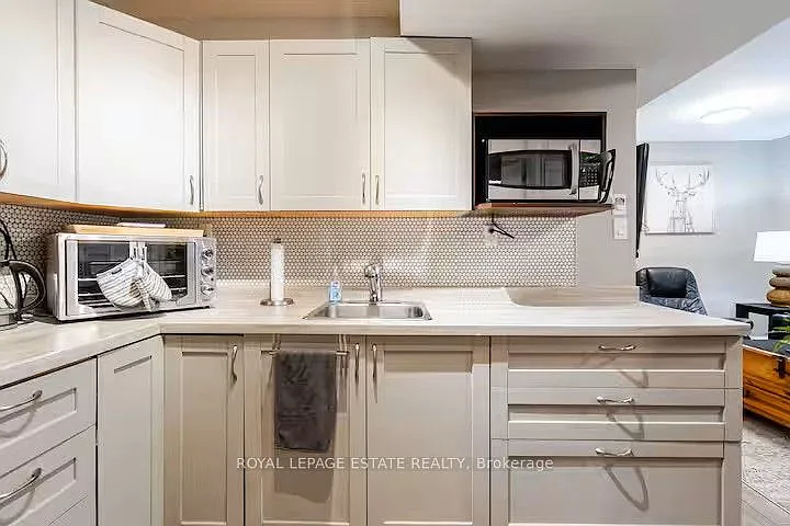 30 Rhydwen Ave #LOWER — Photo 9