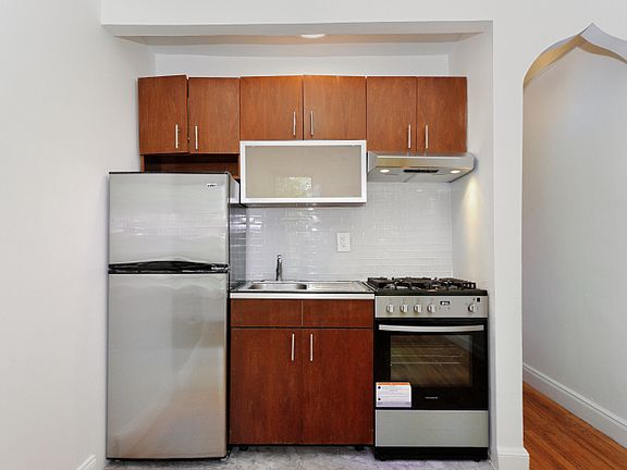 3rd image of 453 W 47th St #4N