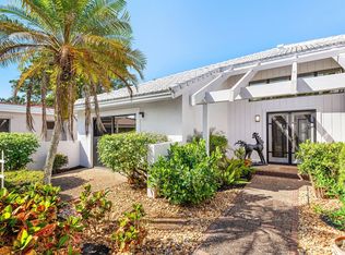 35 Estate Dr, Boynton Beach, FL 33436