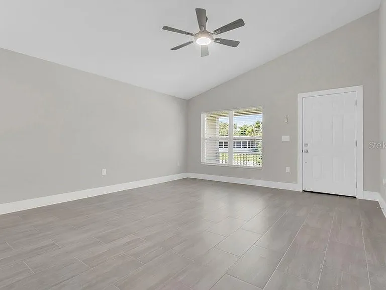 889 Dunbar St — Photo 2