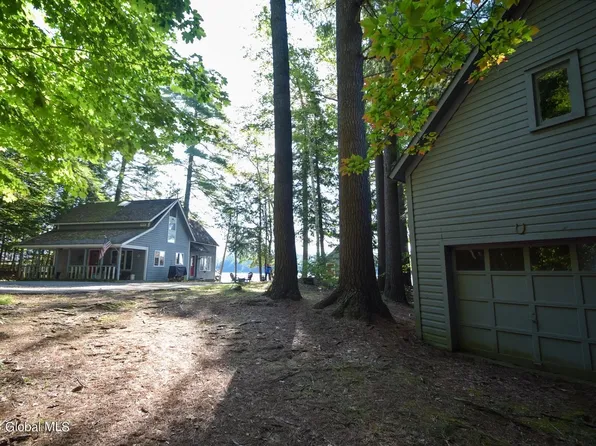 35 Huddle Ln, Diamond Pt, NY 12824