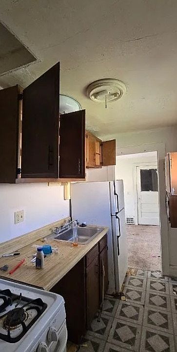 2nd image of 21511 Clare Ave