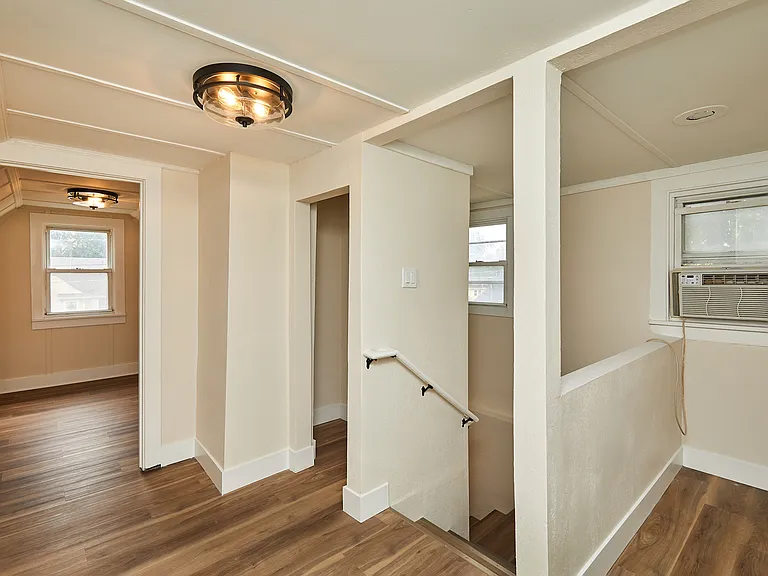 2416 E 38th Ct — Photo 22