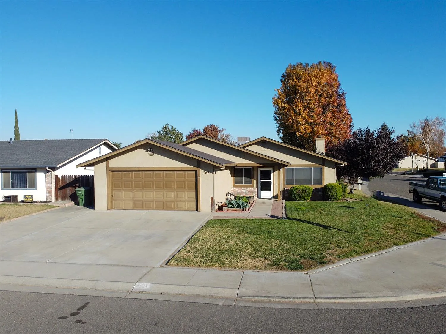 262 Blossom Dr photo 1