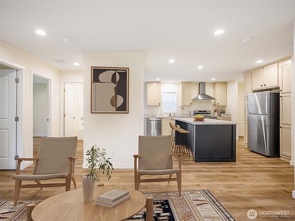 2nd image of 321 E Panorama Drive