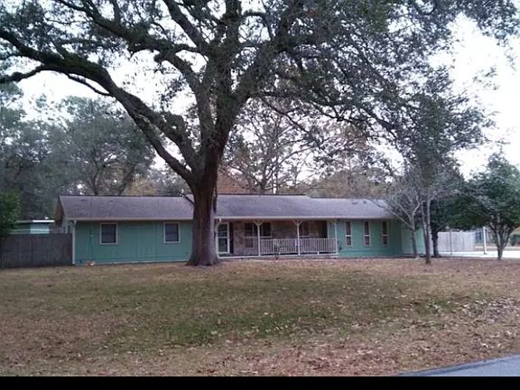 2nd image of 2302 Oakwood Dr