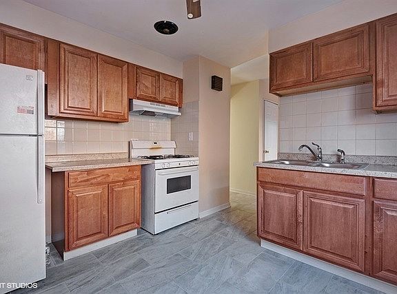4th image of 1032 Dodge Ave #A
