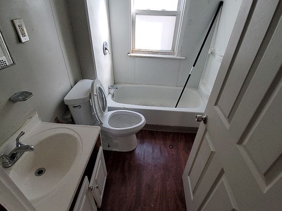 4th image of 1104 E 143rd St