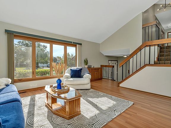 3rd image of 15590 Frances Ln