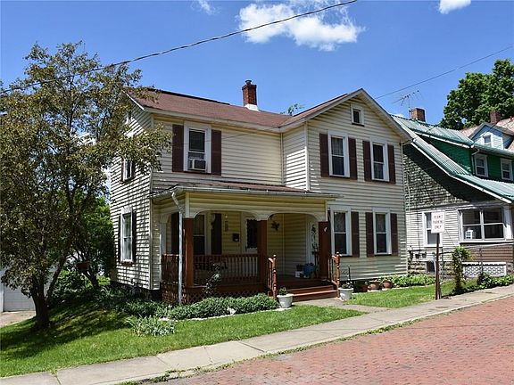 2nd image of 572 Smith St