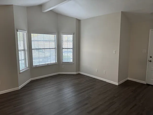 Upgraded 2x2 at Laurelwood West Villas living room