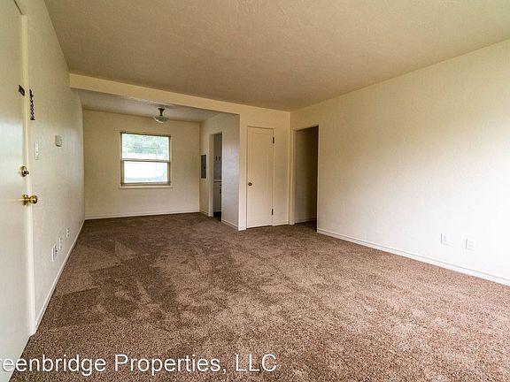 4th image of 711 SE 42nd Ave APT 4