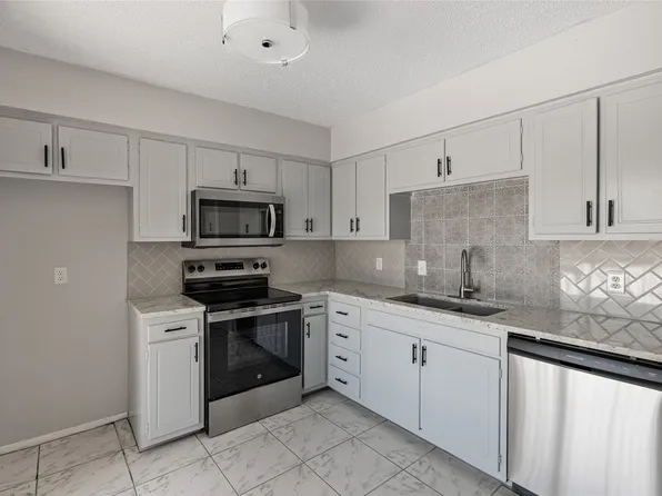 5630 Boca Raton Blvd APT 218, Fort Worth, TX 76112