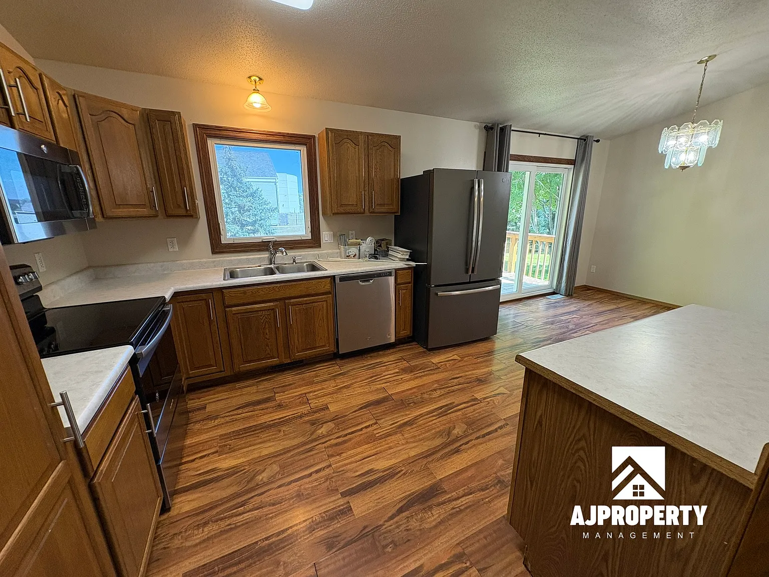 4 bed, 1800 sqft, $2,000 — Photo 3
