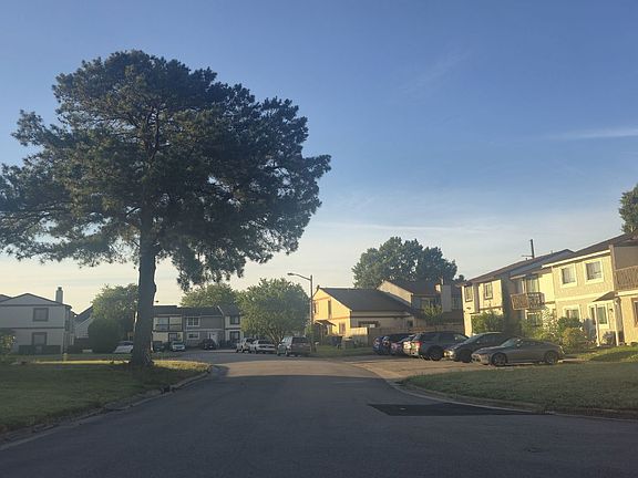 4th image of 985 Birch Rd