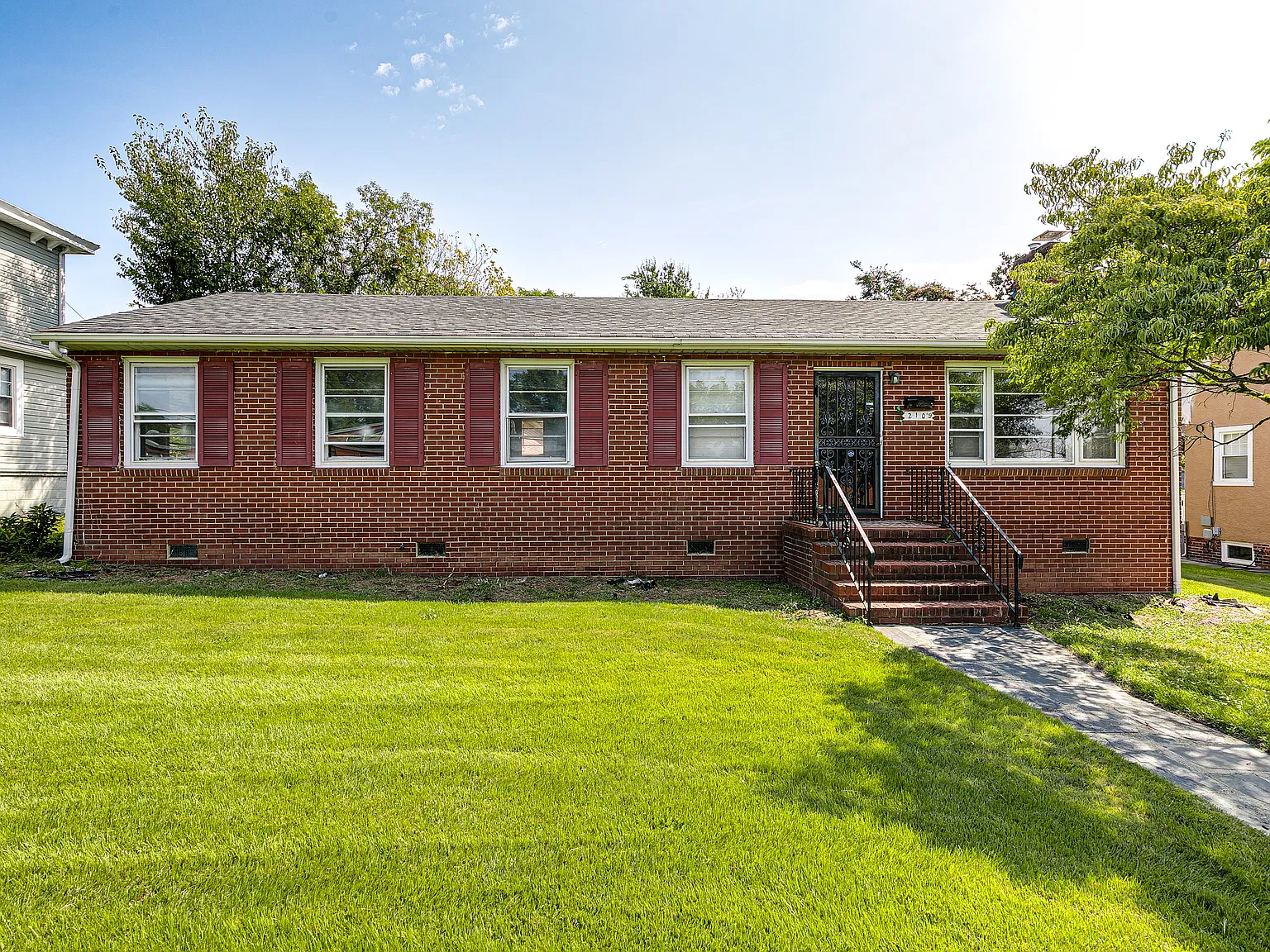 3 bed, 1.5 bath, 1676 sqft, $2,164 — Photo 2