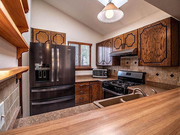 3rd image of 2720 Eastridge Ct