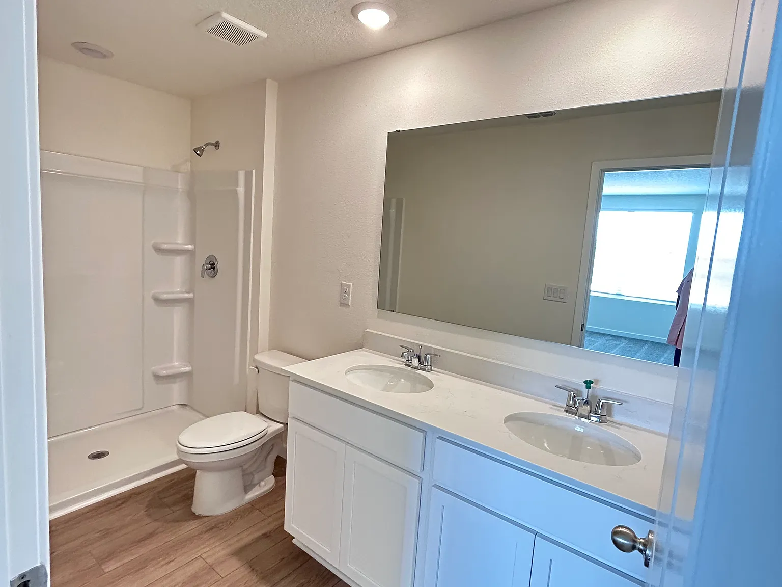 3 bed, 1464 sqft, $2,100 — Photo 2