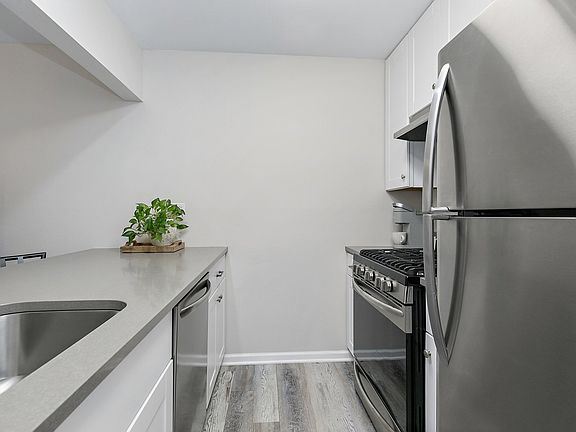 4th image of 1926 Prairie Sq APT 202