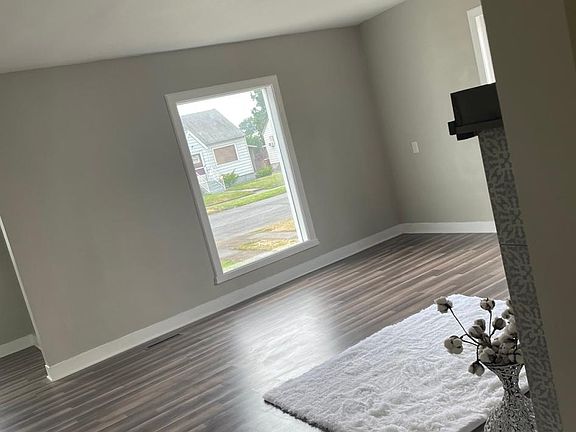 5th image of 217 E Garland Ave