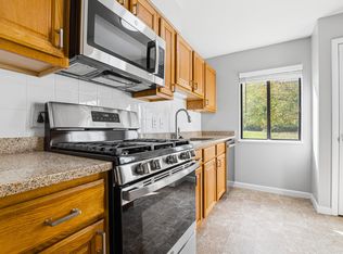 26 Seabreeze Dr #115, South Dartmouth, MA 02748