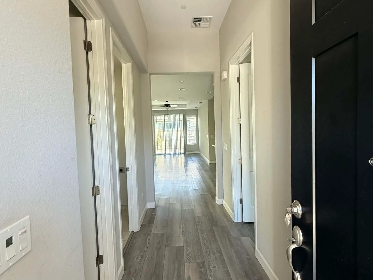 3 bed, 1298 sqft, $2,399 — Photo 4