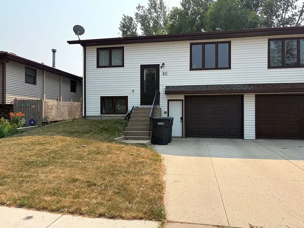 211 14th St NE, Mandan, ND 58554